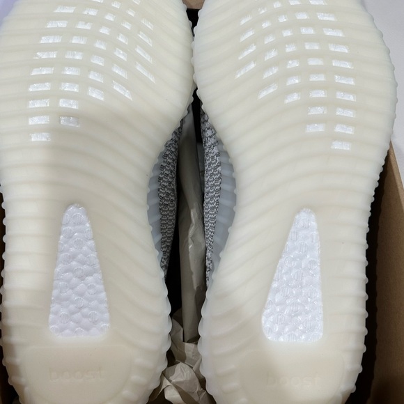 Yeezy Adidas Boost 350 V2 men’s sneaker - Picture 4 of 5